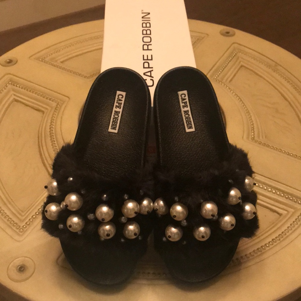 Cape Robbin Black Fur Pearl Embellished Slide Sz 6